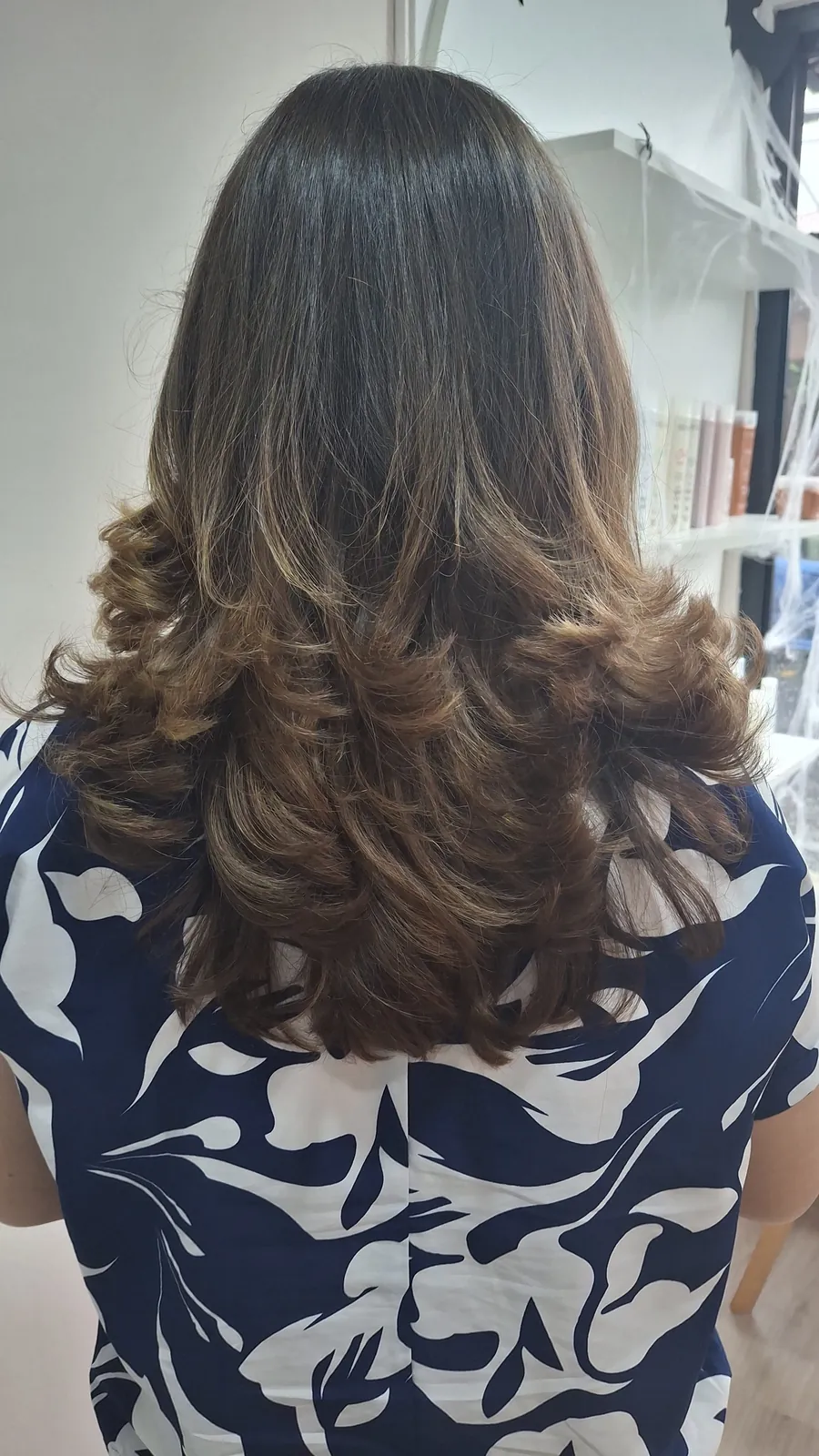 Cabello largo con ondas y movimiento